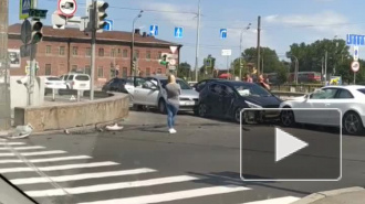 На набережной Обводного канала столкнулись три автомобиля