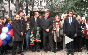 Памятник детям блокадного Ленинграда открыли в Яблоневом саду на Васильевском острове